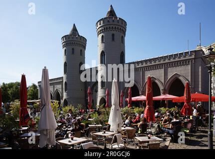 Straßencafé, Nauen-Tor, Potsdam, Land Brandenburg, Deutschland Stockfoto