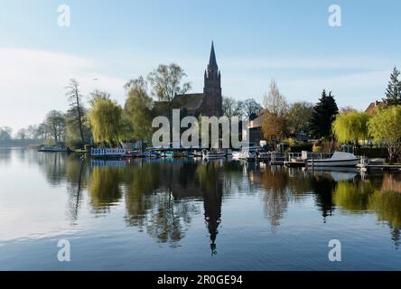 St. Marienkirche am See in Roebel, Mecklenburg-Seengebiet, Mecklenburg-Vorpommern, Deutschland Stockfoto