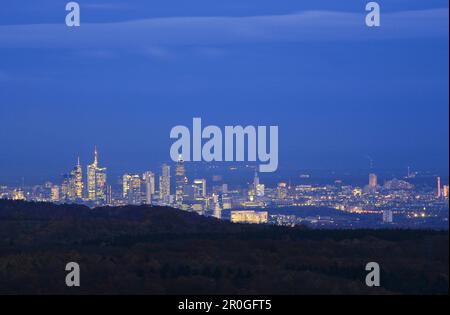 Blick auf die Skyline von Taunus Mountains, Frankfurt Am Main, Hessen, Deutschland Stockfoto