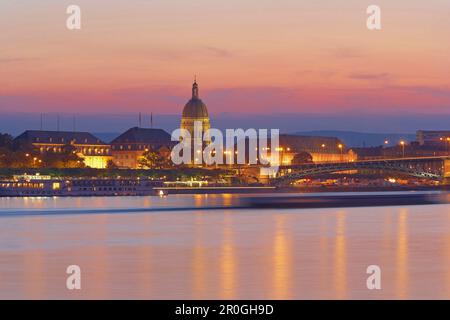 Blick über den Rhein nach Christchurch am Abend, Mainz, Rheinhessen, Rheinland-Pfalz, Deutschland Stockfoto