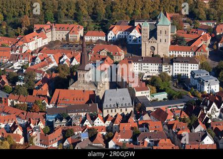 Luftaufnahme der Altstadt mit St. Petersdom, Marienkirche und Rathaus, Osnabruck, Niedersachsen, Deutschland Stockfoto