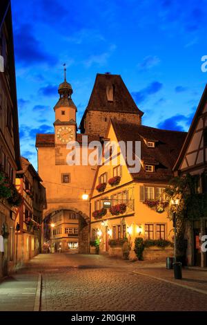 Roder Arch und Markus Turm am Abend, Rothenburg ob der Tauber, Franken, Bayern, Deutschland Stockfoto