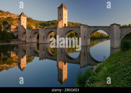 Pont Valentre über Lot River, Cahors, Midi-Pyrenäen, Frankreich Stockfoto