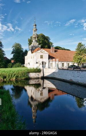 Turm der Burg Dornum, Dornum, Ostfriesien, Niedersachsen, Deutschland Stockfoto