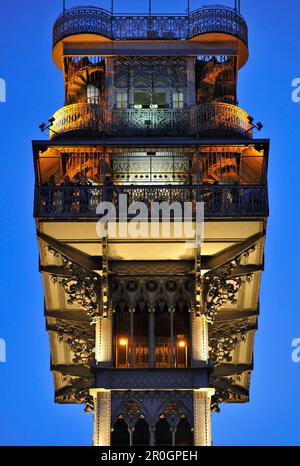 Santa Justa Lift am Abend, Lissabon, Portugal Stockfoto