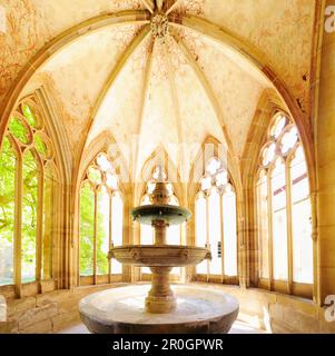 Halle mit Brunnen, Brunnenhalle, Brunnkapelle, Kloster Maulbronn, Maulbronn, Baden-Württemberg, Deutschland, Europa Stockfoto