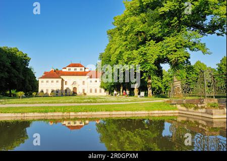 Schloss Lustheim im Sonnenlicht, Schleißheim, München, Bayern, Deutschland, Europa Stockfoto