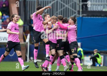 Birkenhead, Großbritannien. 08. Mai 2023. Sam Hoskins aus Northampton Town feiert am 8. 2023. Mai im Prenton Park in Birkenhead, England, das erste Tor seines Teams, das 1-0 Punkte im Sky Bet League 2 zwischen Tranmere Rovers und Northampton Town erzielte. (Foto: Richard Ault/phcimages.com) Kredit: PHC Images/Alamy Live News Stockfoto