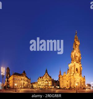 Beleuchteter Schlossplatz mit Staendehaus, Georgentor und Hofkirche, Dresden, Sachsen, Deutschland Stockfoto