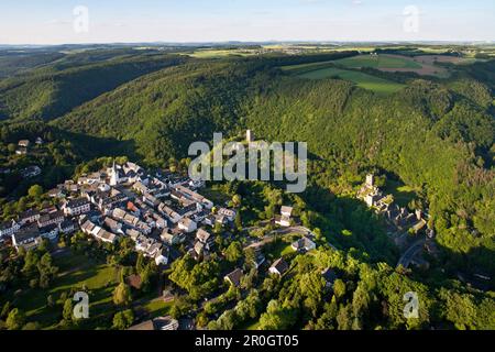 Die Burgruinen Niederburg und Oberburg Manderscheid, Lieser Tal, Manderscheid, Eifel, Rheinland-Pfalz, Deutschland, Europa Stockfoto