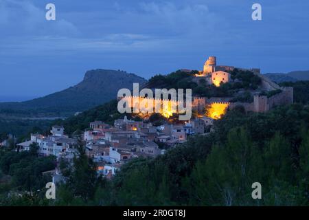 Castell de Capdepera, Schloss, Stadtblick, Capdepera, Mallorca, Balearen, Spanien, Europa Stockfoto