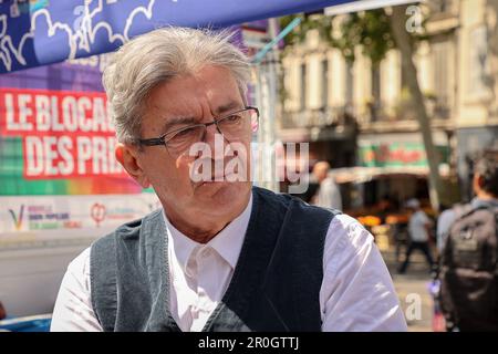 Marseille, Frankreich. 06. Mai 2023. Jean-Luc Mélenchon, Anführer der extremen linken Partei La France Insoumise (LFI), spricht vor dem Beginn des wutmarschs in Marseille. Mehrere Gewerkschaften und linke Parteien haben einen "Marsch der Wut" in Marseille gefordert, der darum ersuchen soll, in würde zu leben, zu arbeiten und zu altern. Kredit: SOPA Images Limited/Alamy Live News Stockfoto