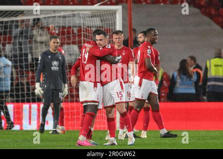 Nottingham, Großbritannien. 08. Mai 2023. Moussa Niakhaté #19 des Nottingham Forest und Harry Toffolo #15 des Nottingham Forest begrüßen nach dem Premier League-Spiel Nottingham Forest vs Southampton at City Ground, Nottingham, Großbritannien, 8. Mai 2023 (Foto von Craig Thomas/News Images) in Nottingham, Großbritannien, am 5./8. Mai 2023. (Foto: Craig Thomas/News Images/Sipa USA) Guthaben: SIPA USA/Alamy Live News Stockfoto