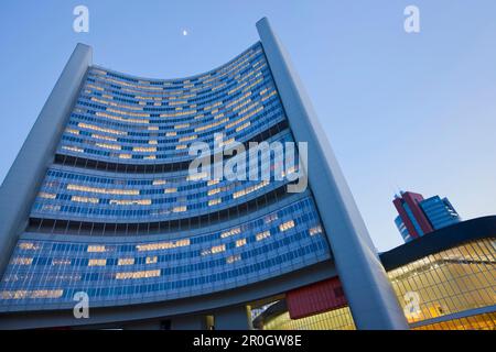 Vienna International Centre, VIC, umgangssprachlich auch als UNO-Stadt bekannt, Gebäudekomplex, in dem das Büro der Vereinten Nationen in Wien, Österreich, untergebracht ist Stockfoto