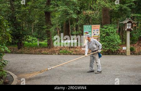 Gärtner im Yoyogi Park in Tokio. Stockfoto