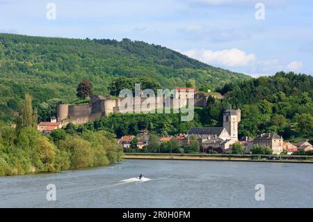 Blick auf Sierck-les-Bains mit Moselfluss und Schloss, Sierck-les-Bains, Thionville-Est, Frankreich, Europa Stockfoto