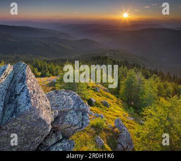Blick vom Geierkogel bei Sonnenuntergang, Saualpe, Kärnten, Österreich, Europa Stockfoto