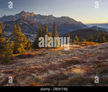 Blick vom Rossbrand in Richtung Dachstein, Radstadt, Salzburg, Österreich Stockfoto