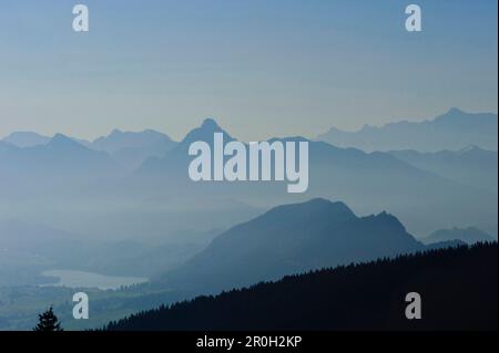 Blick vom BergeLodge auf die Allgäuer Alpen und See Forgensee, Alpspitze, Allgäu, Bayern, Deutschland, Europa Stockfoto