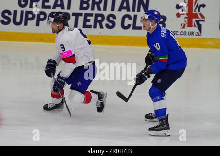 Nottingham, 5. Mai 2023. Brett Perlini spielt für Großbritannien und Peter Spornberger spielt für Italien während eines Spiels bei der IIHF-Eishockey-Weltmeisterschaft 2023, Division I, Gruppe A, in der Motorpoint Arena, Nottingham. Kredit: Colin Edwards Stockfoto