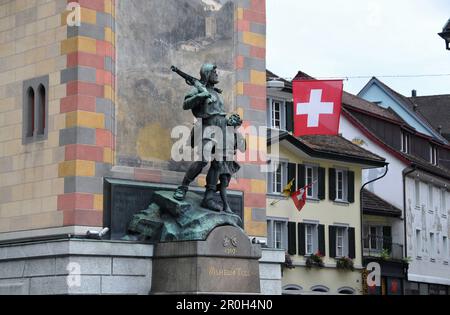 Denkmal von Wilhelm Tell auf dem Marktplatz von Altdorf, Kanton Uri, Schweiz, Europa Stockfoto