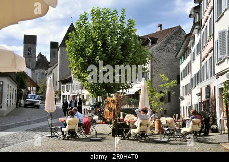 Straßencafe am Engelplatz, Rapperswil, Schweiz, Europa Stockfoto