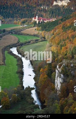 Blick auf das Beuron Archabbey, ein bedeutendes Haus des Benediktinerordens, Oberes Donautal, Schwäbische Alpen, Baden-Württemberg, Deutschland, Europa Stockfoto