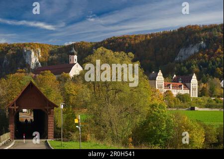 Blick auf das Beuron Archabbey, ein bedeutendes Haus des Benediktinerordens, Oberes Donautal, Schwäbische Alpen, Baden-Württemberg, Deutschland, Europa Stockfoto