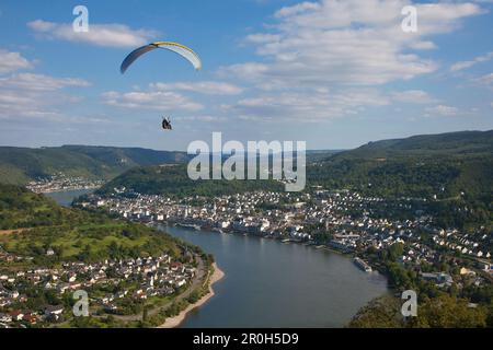 Gleitschirm am Rhein Sinuosity in der Nähe von Boppard, Rhein, Rheinland-Pfalz, Deutschland Stockfoto