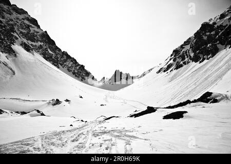 Die Skipisten kommen von der Taja Törl runter, fahren einmal um Grünstein, Biberwier, Ehrwald, Wetterstein Range, Tirol, Österreich Stockfoto