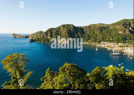 Küstenlandschaft mit Hafen, St. Vincent, Grenadinen, Windward Islands, Kleine Antillen, Karibik Stockfoto