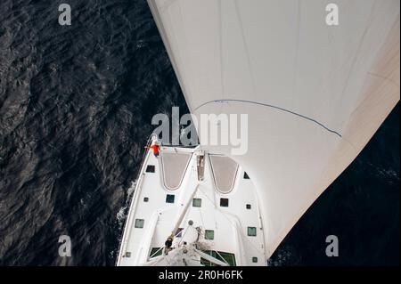 Wenige vom Mast eines Katatamarans in der karibik Stockfoto