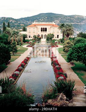 FRANKREICH, vor dem Rothschild Mansion, Nizza Stockfoto