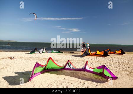 MAURITIUS, das Kite surfen Szene an der Basis der Le Mourne Mountain, Le Mourne Halbinsel Stockfoto