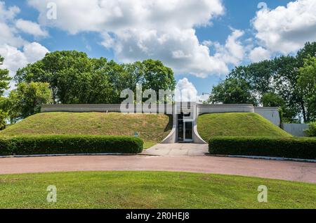 Winterville Mounds einer der größten Hügelhügel der amerikanischen Ureinwohner in den USA, Besucherzentrum, in der Nähe von Greenville, Mississippi, USA. Stockfoto