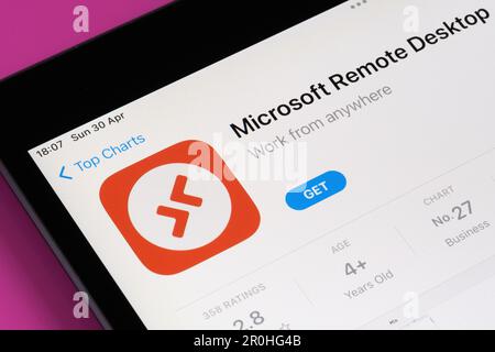 Die Microsoft Remote Desktop-App wird im App Store auf dem iPad-Bildschirm angezeigt. Selektiver Fokus. Stafford, Großbritannien, 6. Mai 2023 Stockfoto