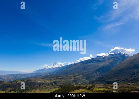 Peruanisches Hochland mit Huascaran, Hualcan und Copa im Hintergrund, Pashpa, Ishinca-Tal, Huaraz, AnCash, Cordillera Blanca, Anden, Peru Stockfoto