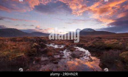 Ein Teallach im Sonnenaufgang, Dundonnell, Northwest Highlands, Schottland, Vereinigtes Königreich Stockfoto