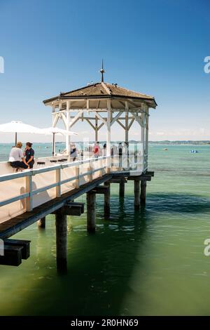 Pavillon mit bar am Ufer des Lake Constance, Bregenz, Vorarlberg, Österreich Stockfoto