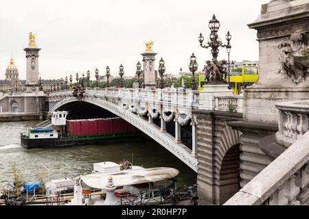 Pont Alexandre III, Hotel des Invalides im Hintergrund, Paris, Frankreich, Europa, UNESCO-Weltkulturerbe (Ufer der seine zwischen Pont de Sully und Stockfoto