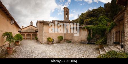 Chiesa di San Giuliano, 12. Jahrhundert, Konvento San Francesco Kloster, St. Francis von Assisi, Via Francigena di San Francesco, St. Francis Way, Monte Stockfoto