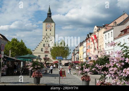 Stadtplatz, Luitpoldplatz und Altes Rathaus, Deggendorf, Bayerischer Wald, Bayern, Deutschland Stockfoto