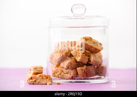 Cantuccini in einem Vorratsglas Stockfoto