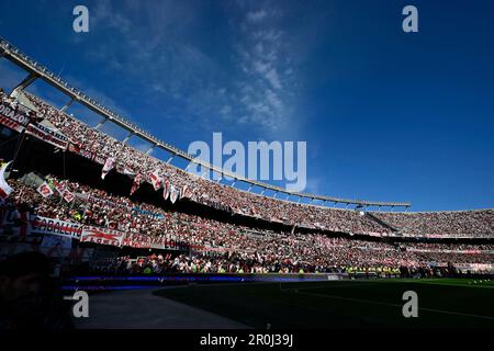 Argentinien, Buenos Aires - 07. Mai 2023: Allgemeiner Blick auf das Stadion und die Fans von River Plate während der Torneo Binance 2023 der argentinischen Liga Profesiona Stockfoto