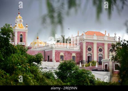 Palacio mit Pousada de Estoi in der Nähe von Faro, Algarve, Portugal Stockfoto