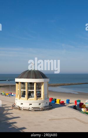 Pavillon auf der Strandpromenade, Borkum, Ostfriesland, Niedersachsen, Deutschland Stockfoto