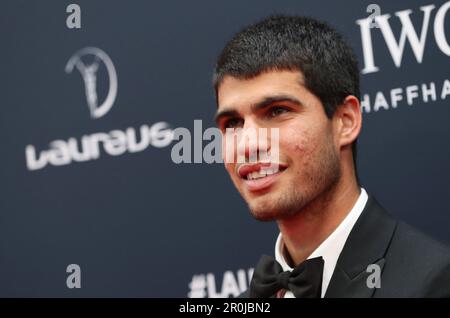 Paris, Frankreich. 8. Mai 2023. Der spanische Tennisspieler Carlos Alcaraz kommt vor der Zeremonie der Laureus World Sports Awards 2023 in Paris, Frankreich, am 8. Mai 2023 auf dem roten Teppich an. Kredit: Gao Jing/Xinhua/Alamy Live News Stockfoto