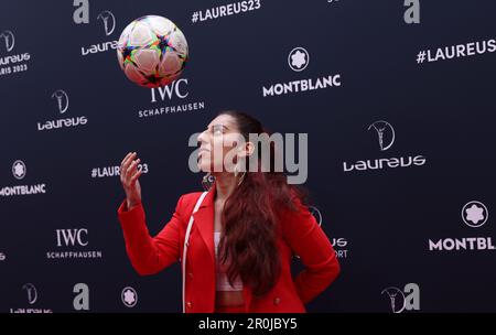 Paris, Frankreich. 8. Mai 2023. Die Freestyle-Fußballspielerin Lisa Zimouche trifft vor der Zeremonie der Laureus World Sports Awards 2023 in Paris, Frankreich, am 8. Mai 2023 auf dem roten Teppich ein. Kredit: Gao Jing/Xinhua/Alamy Live News Stockfoto