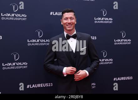 Paris, Frankreich. 8. Mai 2023. Der polnische Fußballspieler Robert Lewandowski kommt vor der Zeremonie der Laureus World Sports Awards 2023 in Paris, Frankreich, am 8. Mai 2023 auf den roten Teppich. Kredit: Gao Jing/Xinhua/Alamy Live News Stockfoto