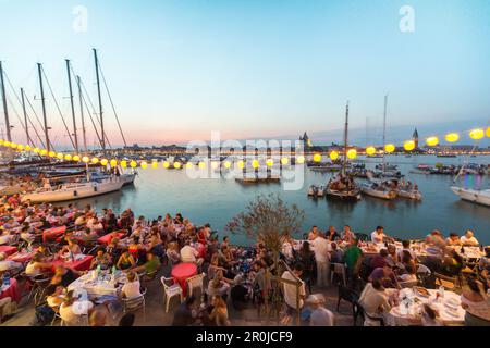 Festa del Redentore, Festtag in Redentore, danke, dass die Pest endete, Pontonbrücke, die jährlich über dem Giudecca-Kanal gebaut wird, Sonnenuntergang, Sommerabend, 3 Stockfoto